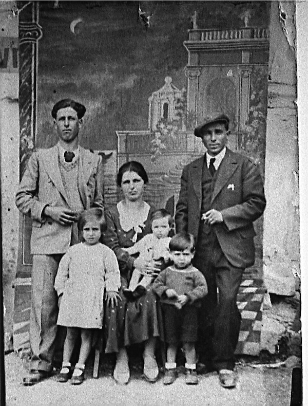 I nonni con Rachele, Ciccio, Maria e zio Salvatore